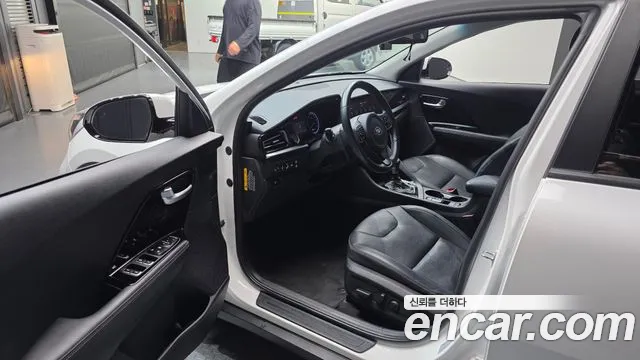 Kia Niro 2021 — фото 13