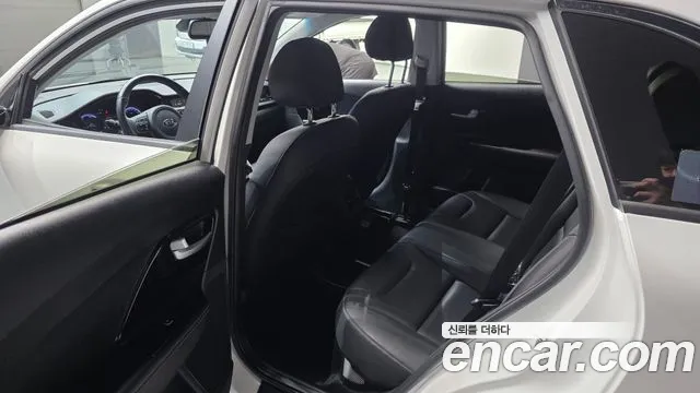 Kia Niro 2021 — фото 17