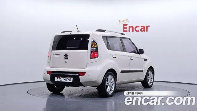 Kia Soul 2010 — фото 2