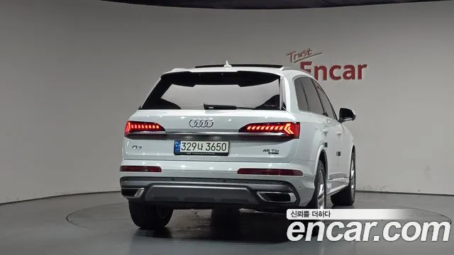 Audi Q7 2021 — фото 3