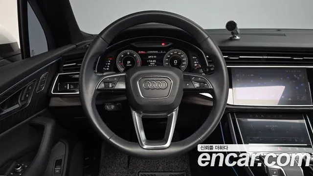 Audi Q7 2021 — фото 18