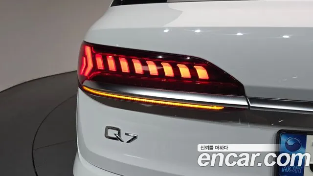 Audi Q7 2021 — фото 8