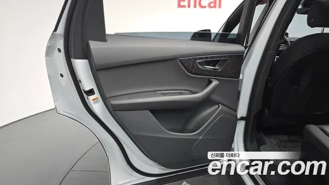 Audi Q7 2021 — фото 14