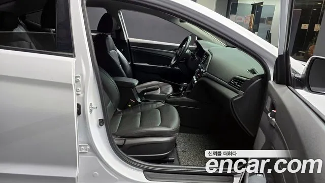 Hyundai AVANTE 2020 — фото 17
