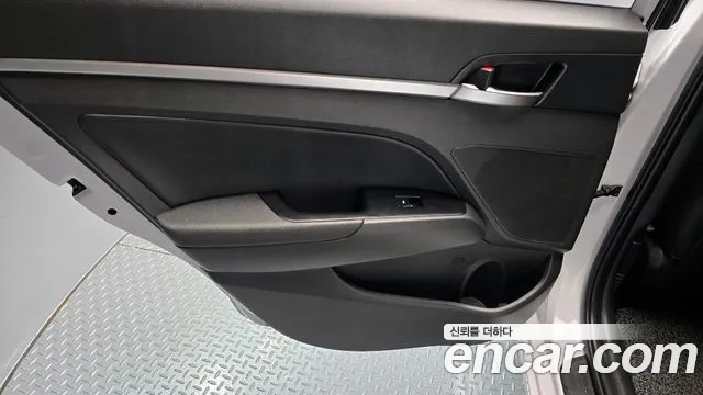 Hyundai AVANTE 2020 — фото 15