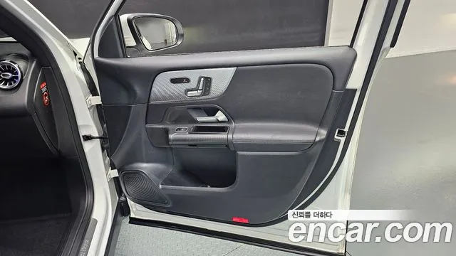 Mercedes-Benz GLB-Class 2021 — фото 14