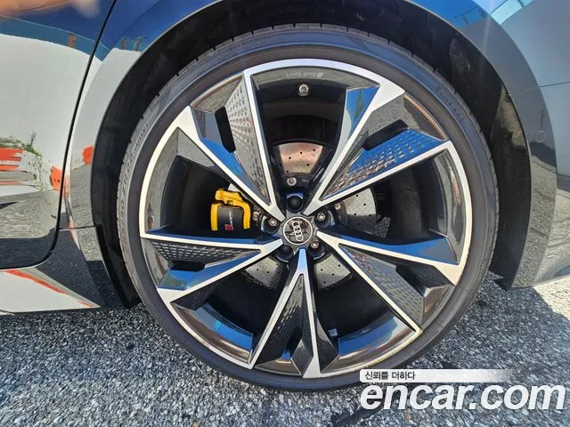 Audi RS7 2021 — фото 14