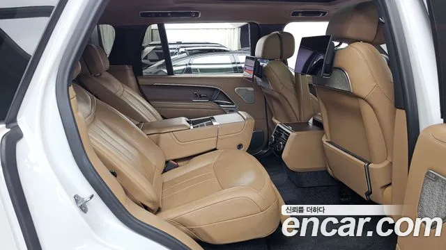 Land Rover Range Rover 2023 — фото 18