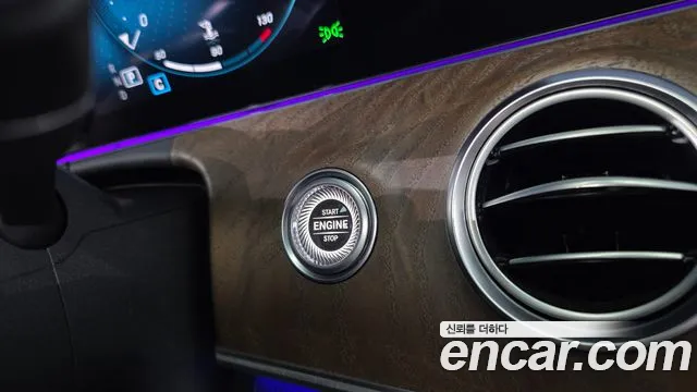 Mercedes-Benz E-Class 2021 — фото 26