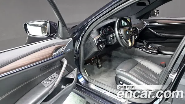 BMW 5-Series 2018 — фото 13