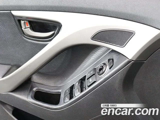 Hyundai AVANTE 2012 — фото 13