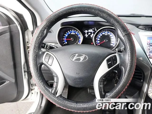 Hyundai AVANTE 2012 — фото 15