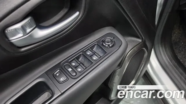 Jeep Renegade 2019 — фото 25