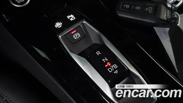 Audi Q6 e-tron 2025 — фото 12