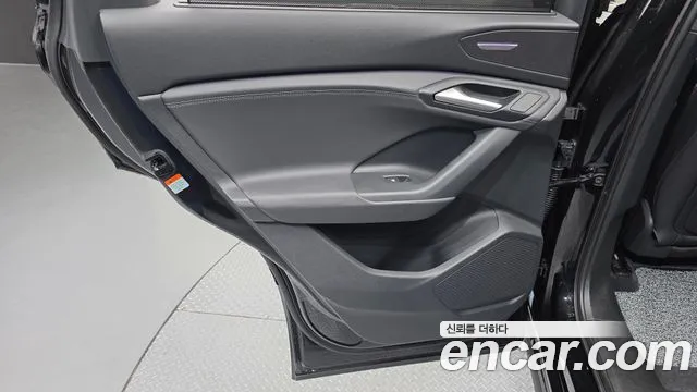 Audi Q6 e-tron 2025 — фото 15