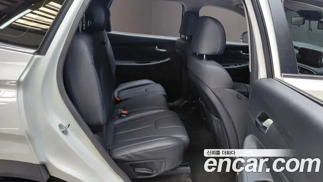 Hyundai Santafe 2023 — фото 17
