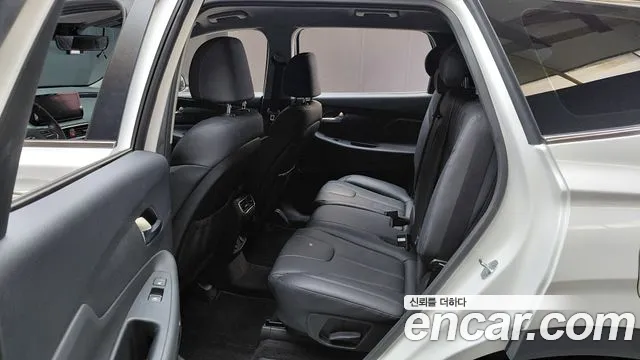 Hyundai Santafe 2023 — фото 18