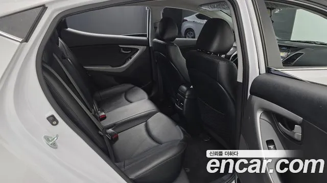 Hyundai AVANTE 2015 — фото 20
