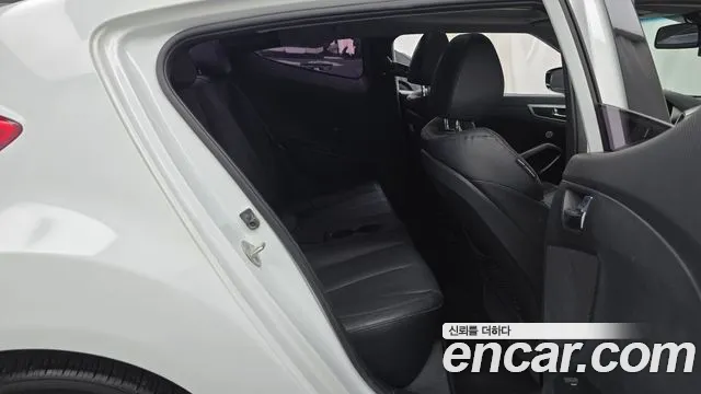 Hyundai Veloster 2015 — фото 17