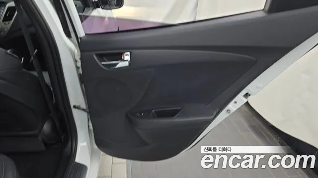 Hyundai Veloster 2015 — фото 15