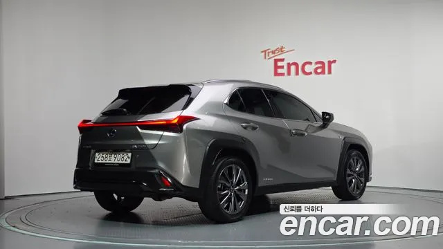 Lexus UX 2020 — фото 2