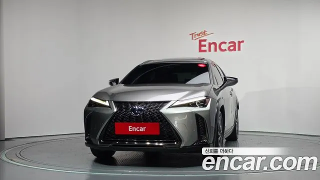 Lexus UX 2020 — фото 3