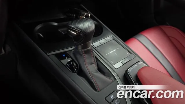 Lexus UX 2020 — фото 12