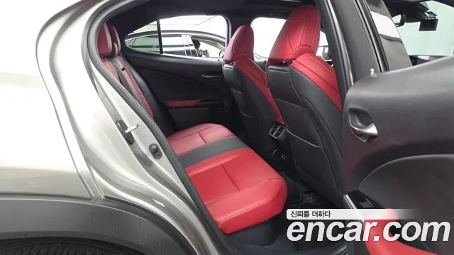 Lexus UX 2020 — фото 18