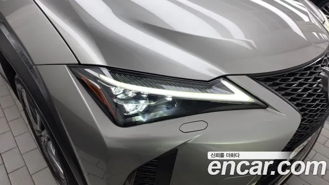 Lexus UX 2020 — фото 8