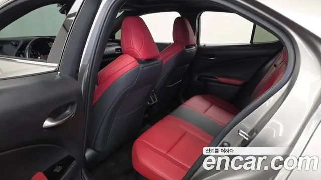 Lexus UX 2020 — фото 16