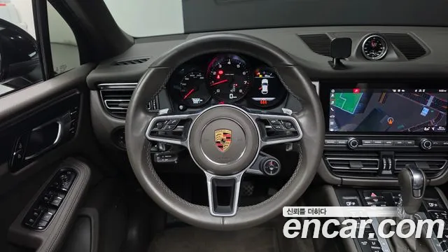 Porsche Macan 2021 — фото 13