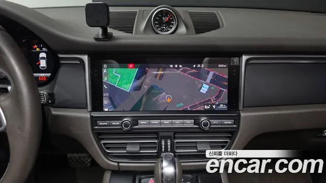Porsche Macan 2021 — фото 14