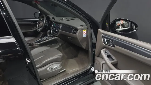 Porsche Macan 2021 — фото 18
