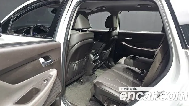 Hyundai Santafe 2019 — фото 18