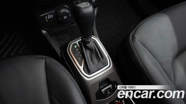 Jeep Renegade 2021 — фото 12
