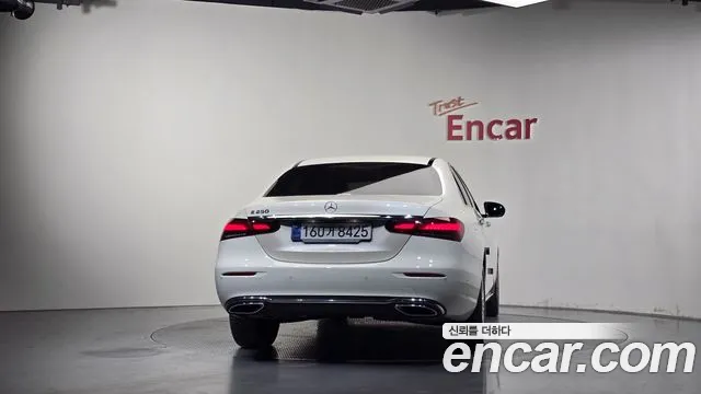 Mercedes-Benz E-Class 2023 — фото 4