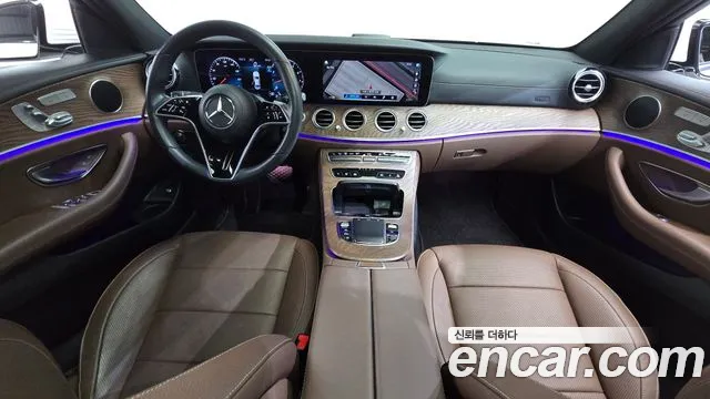Mercedes-Benz E-Class 2023 — фото 10