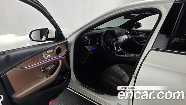 Mercedes-Benz E-Class 2023 — фото 13