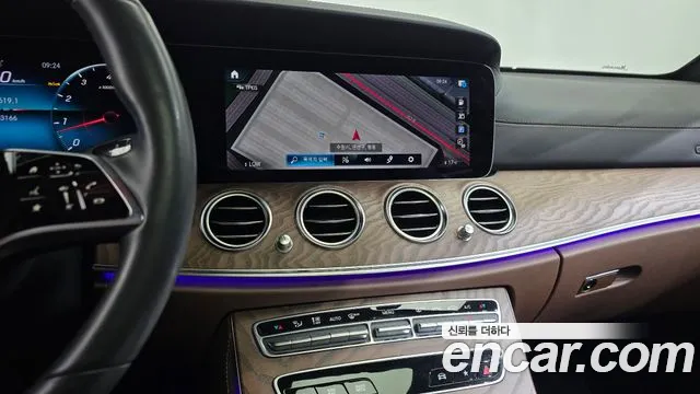 Mercedes-Benz E-Class 2023 — фото 18