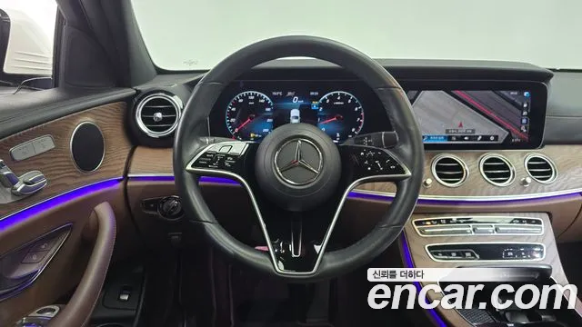 Mercedes-Benz E-Class 2023 — фото 19