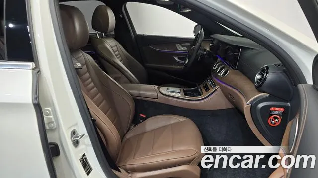 Mercedes-Benz E-Class 2023 — фото 16