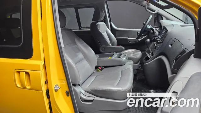 Hyundai Starex 2021 — фото 16