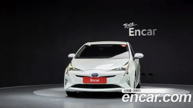 Toyota Prius 2017 — фото 3