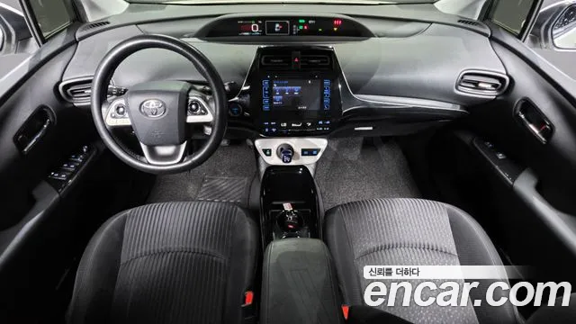 Toyota Prius 2017 — фото 10