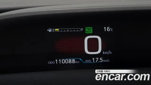 Toyota Prius 2017 — фото 11