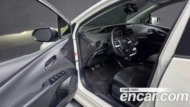 Toyota Prius 2017 — фото 13