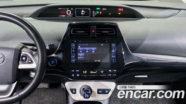 Toyota Prius 2017 — фото 20