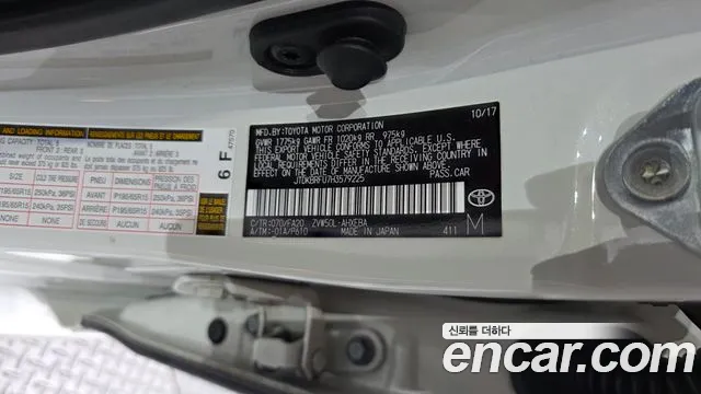 Toyota Prius 2017 — фото 28