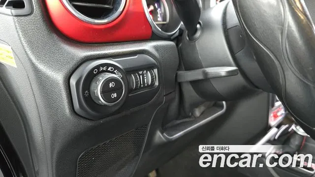 Jeep Wrangler 2019 — фото 24