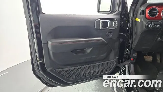 Jeep Wrangler 2019 — фото 14
